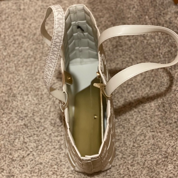 NWOT Michael Kors Tote Bag! - Picture 5 of 7